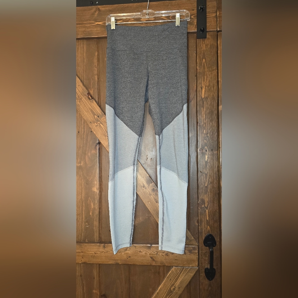 Colorblock High-Waist Leggings in Dark, Light, And Charcoal Gray M